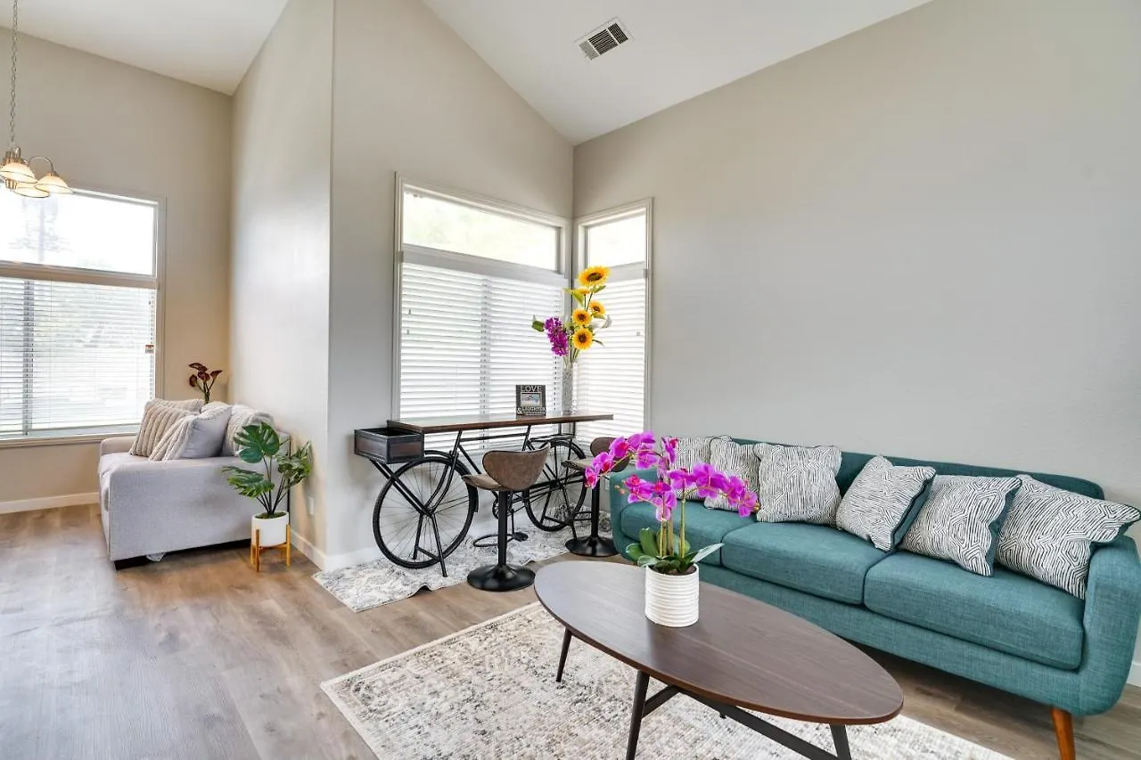 Semesterbostad Spacious Las Vegas Home Near Casinos And Nightlife!