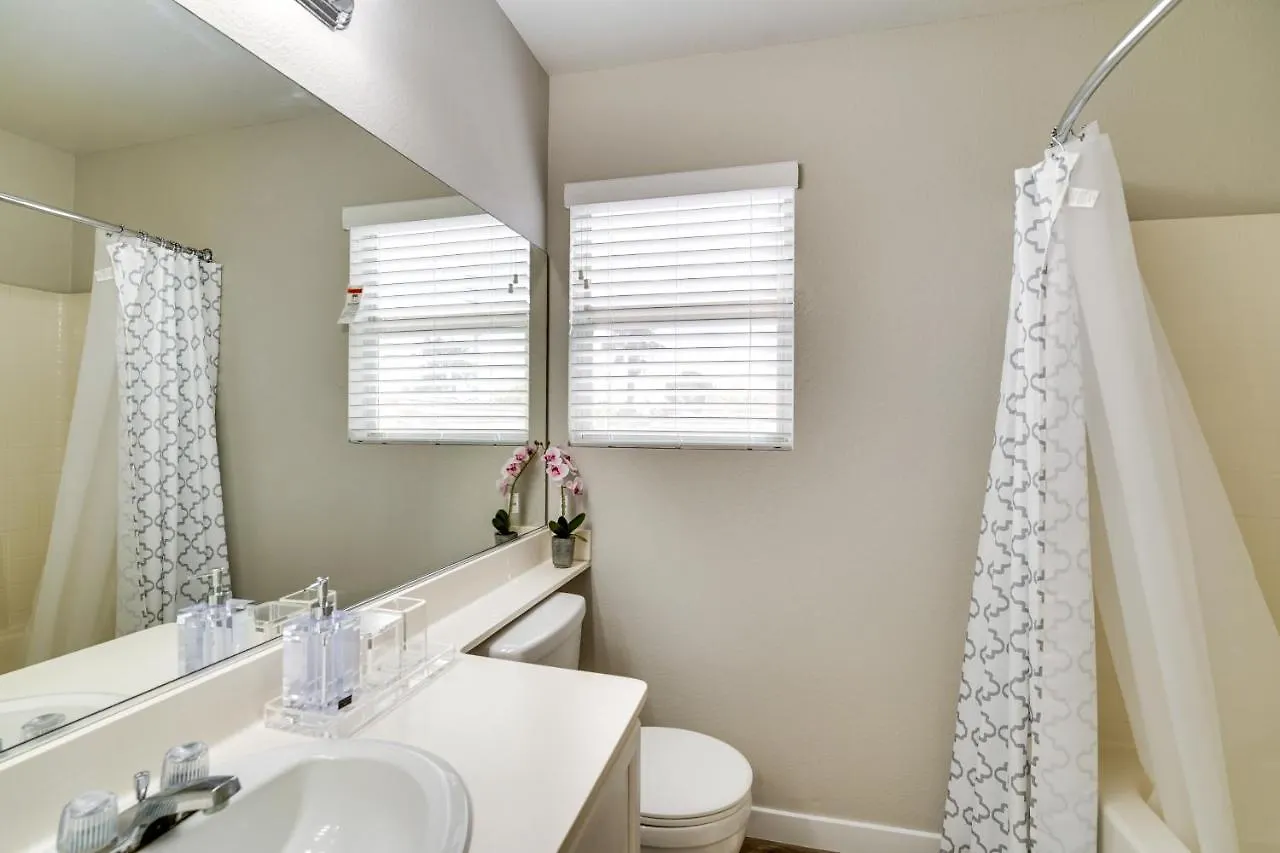 Spacious Las Vegas Home Near Casinos And Nightlife!