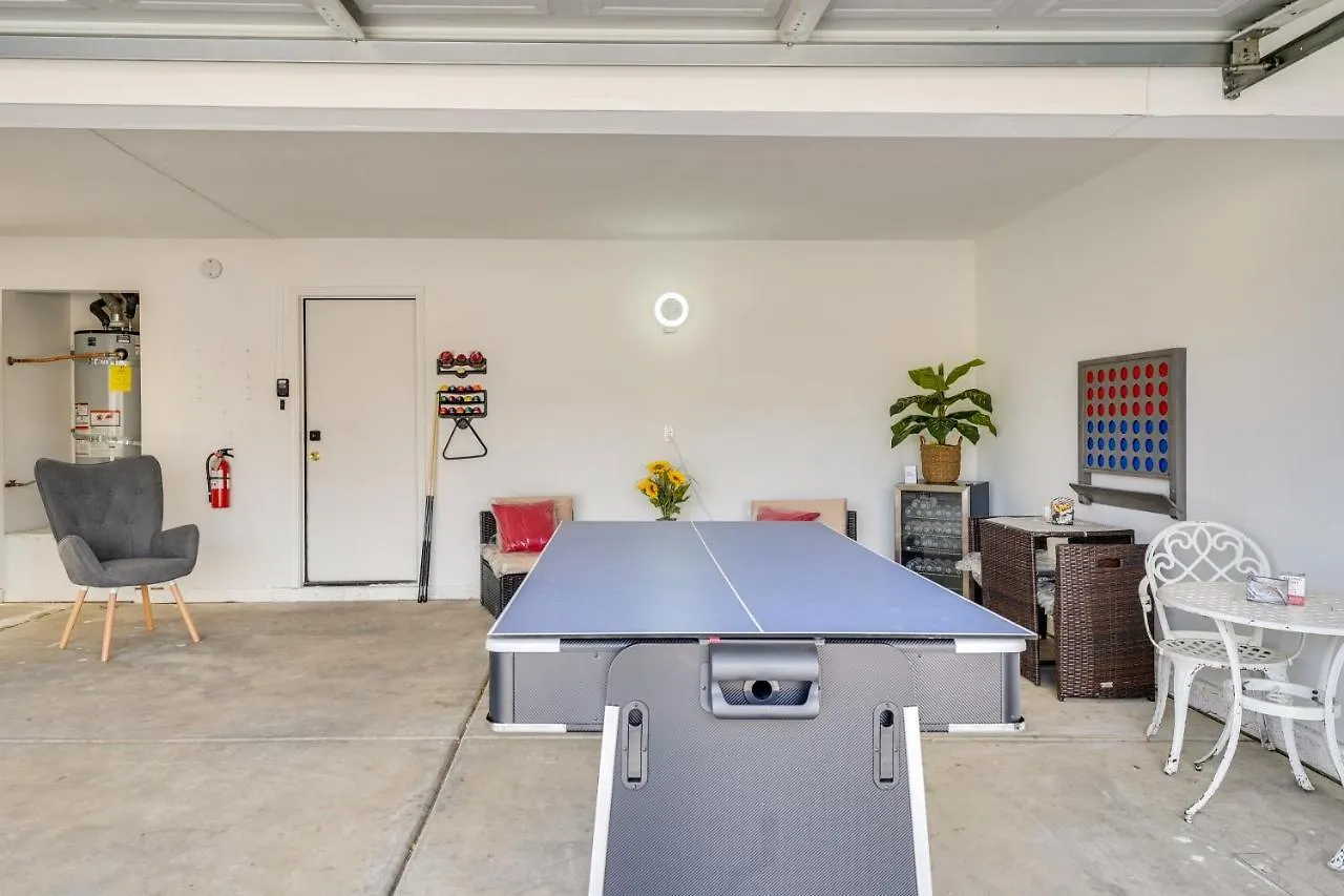 Spacious Las Vegas Home Near Casinos And Nightlife!
